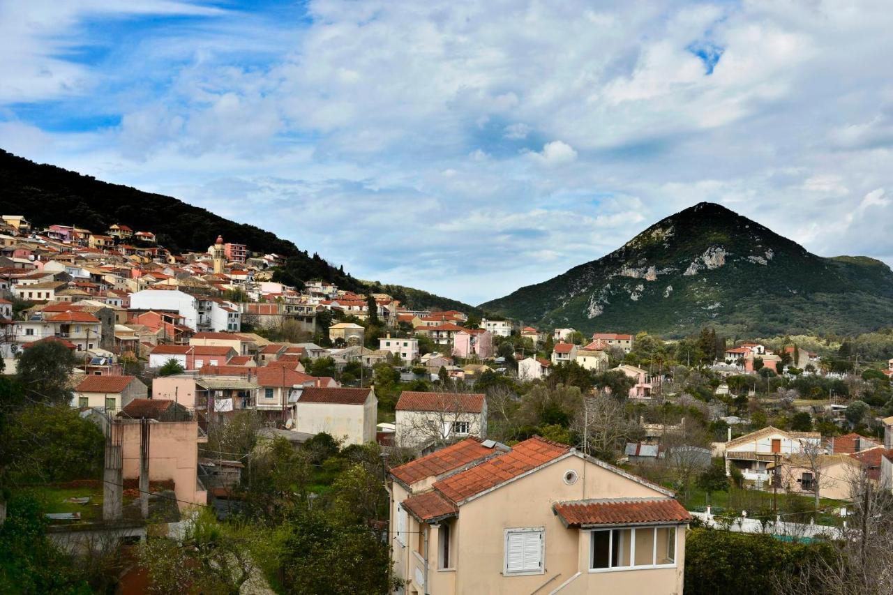 Sia'S Holiday Home Agios Matthaios  Exterior photo